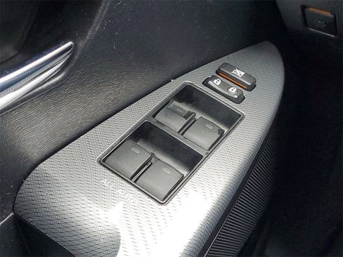 Used 2013 Toyota Venza LE image 17