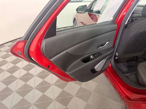 Used 2025 Hyundai Elantra SEL FWD image 19