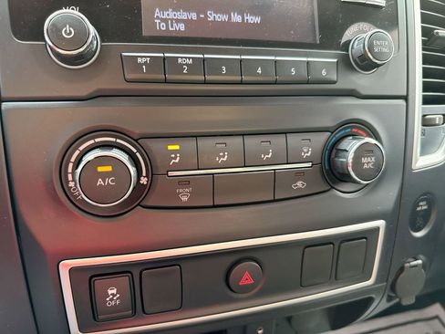 Used 2018 Nissan Titan S image 16