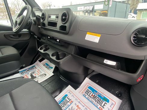 Used 2023 Mercedes-Benz Sprinter 2500 image 19