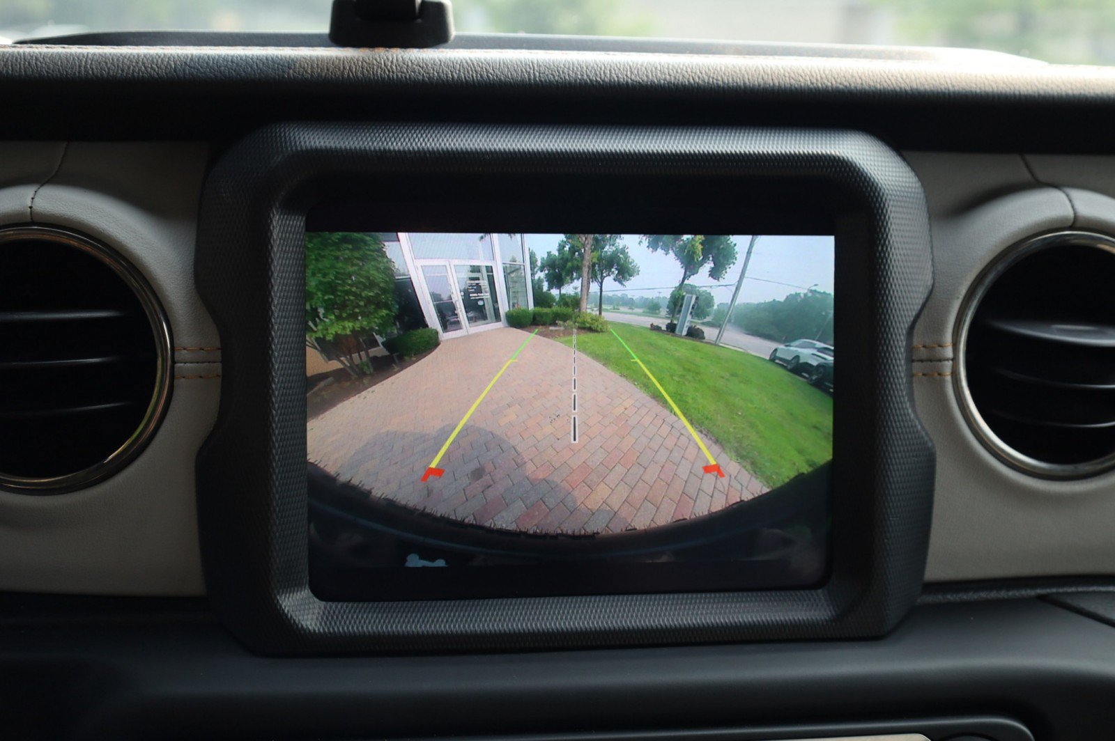 Used 2021 Jeep Wrangler Unlimited Sahara AWD/4WD image 14