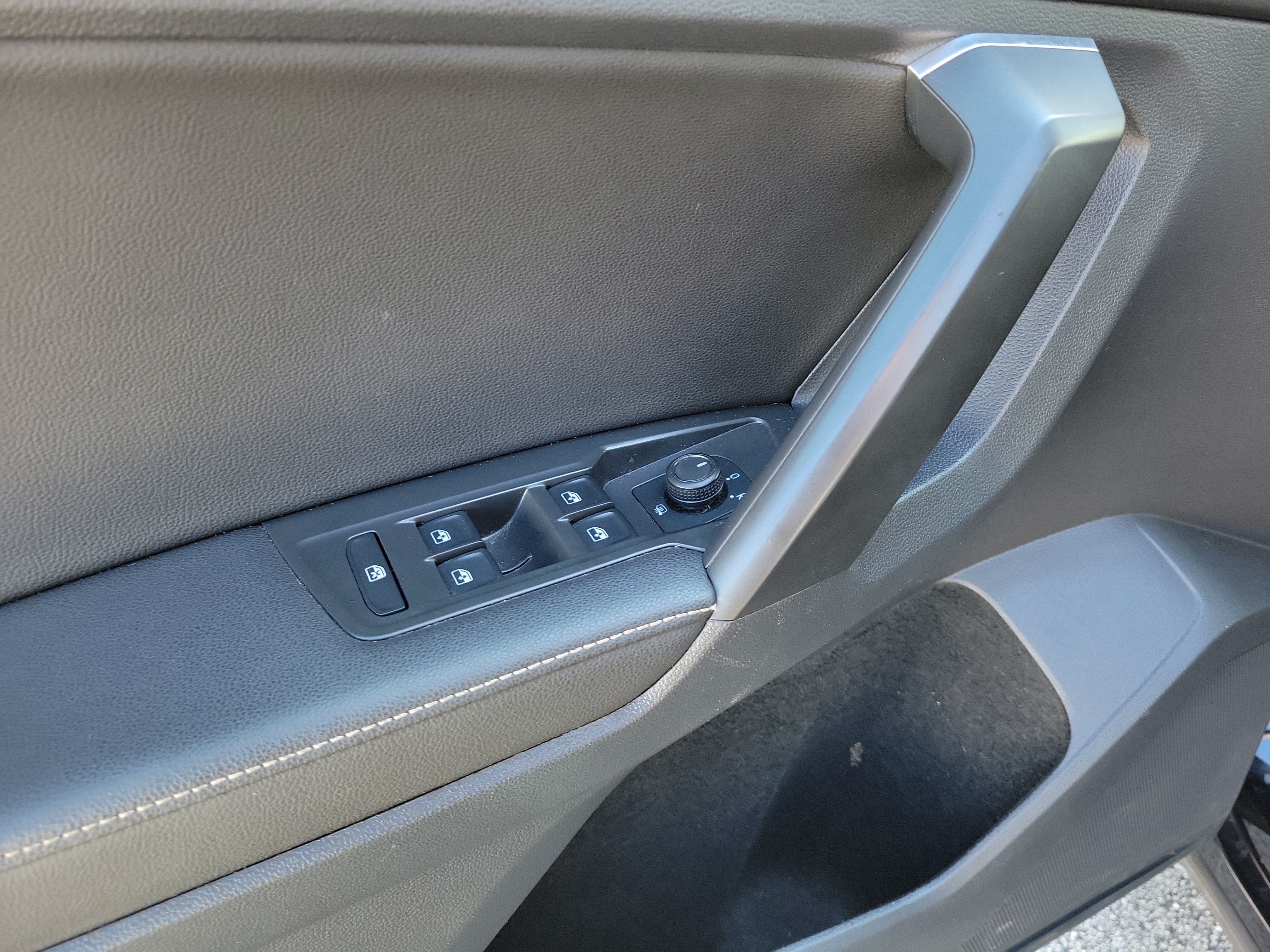 Used 2022 Volkswagen Tiguan S FWD image 13