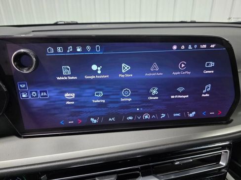 Used 2024 Chevrolet Traverse LT w/ Trailering Package AWD/4WD image 16