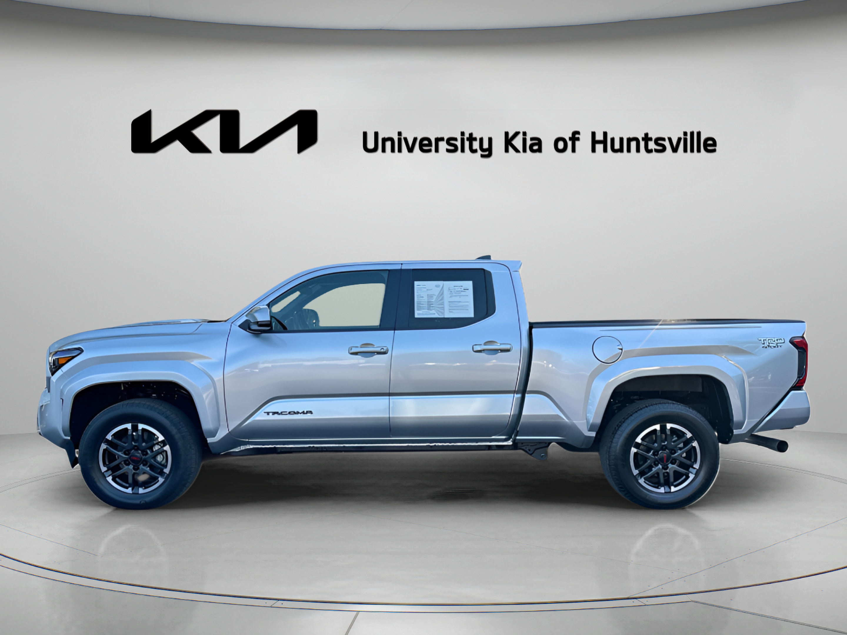 Used 2024 Toyota Tacoma TRD Sport AWD/4WD image 5