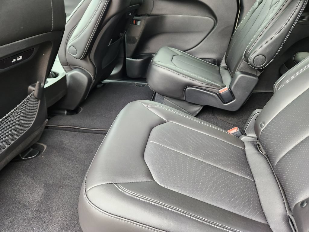New 2027 Chrysler Pacifica Select AWD/4WD image 9