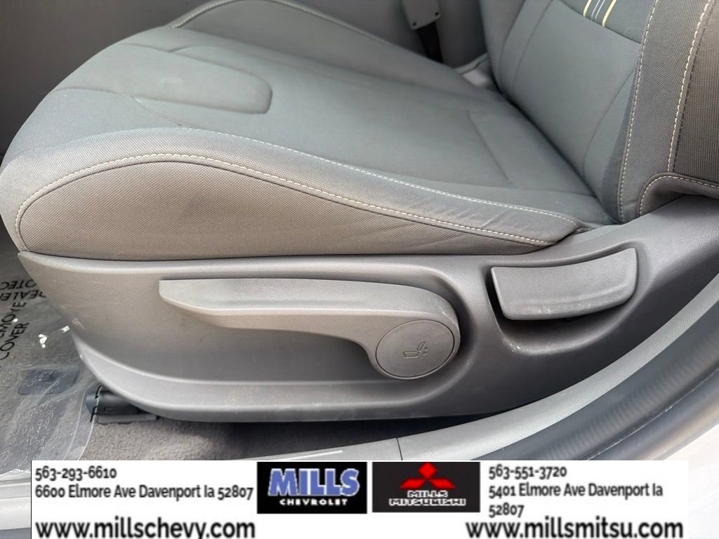 Used 2025 Hyundai Elantra Hybrid FWD image 11