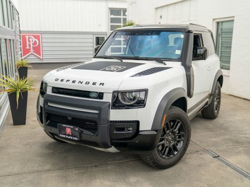 Used 2022 Land Rover Defender 90 X-Dynamic S image 3