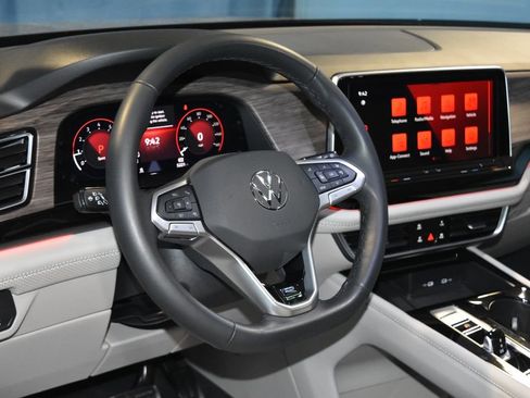 Certified 2025 Volkswagen Atlas SEL Premium R-Line image 2