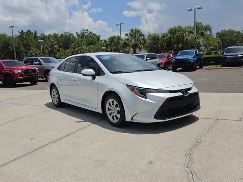 Used 2022 Toyota Corolla LE FWD image 2
