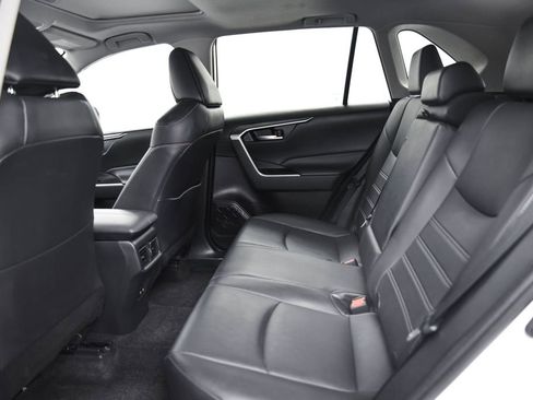 Used 2021 Toyota RAV4 XLE Premium image 12