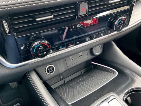 Used 2023 Nissan Rogue Platinum w/ Platinum Premium Package image 32