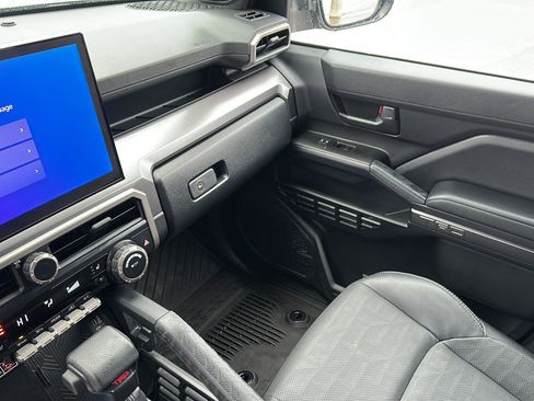 Used 2025 Toyota 4Runner TRD Off-Road Premium image 43