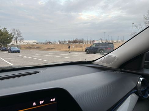 Used 2025 Chevrolet Trax LT image 33