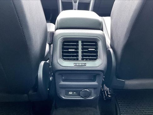 Used 2022 Volkswagen Tiguan SE w/ Panoramic Sunroof Package image 34