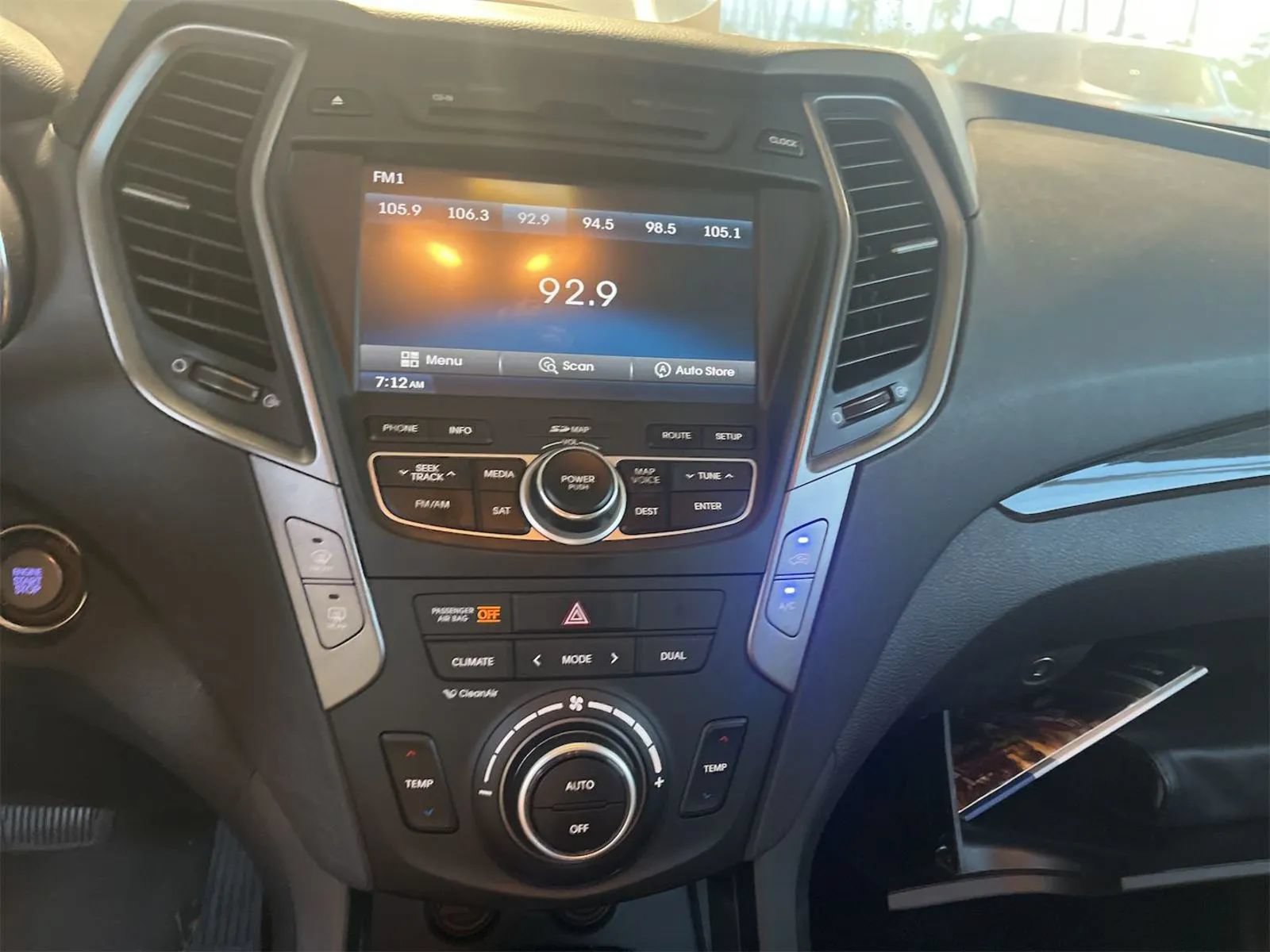 Used 2014 Hyundai Santa Fe Sport 2.0T w/ Navigation Package 06 FWD image 5