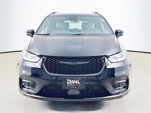 New 2026 Chrysler Pacifica Limited w/ S Appearance Package image 2