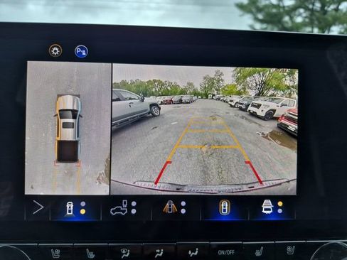 Used 2024 Chevrolet Colorado ZR2 w/ ZR2 Convenience Package III AWD/4WD image 31