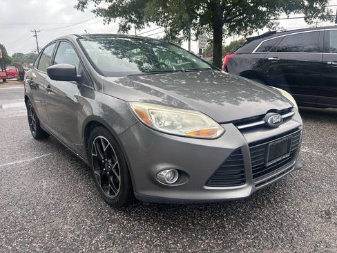 Used 2012 Ford Focus SE w/ SE Sport Pkg image 4