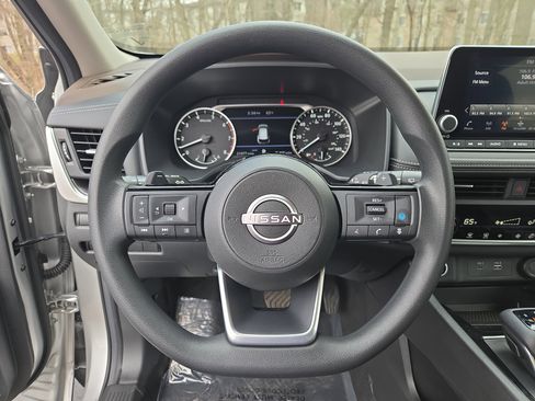 Used 2023 Nissan Rogue SV image 16