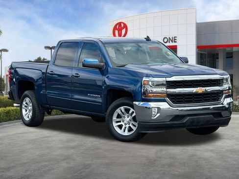 Used 2018 Chevrolet Silverado 1500 LT w/ All Star Edition image 2