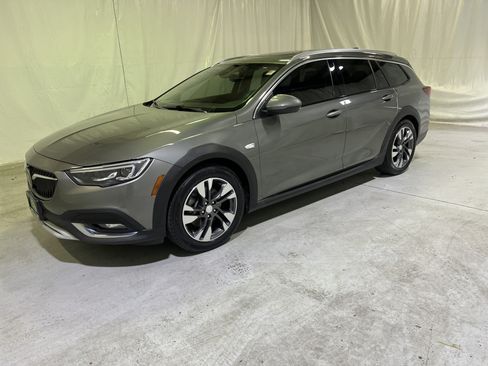 Certified 2018 Buick Regal Essence w/ Driver Confidence Package #1 AWD/4WD image 6