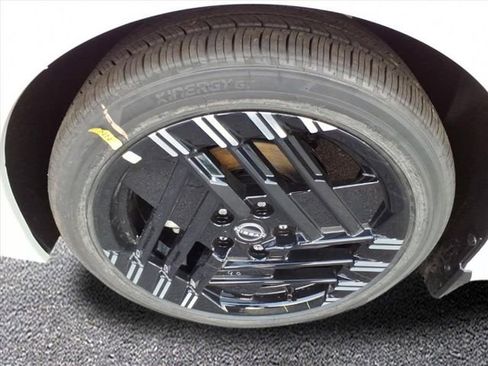 Certified 2026 Nissan Sentra SR w/ Floor Mat Package FWD image 9
