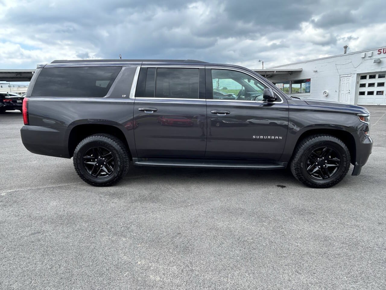 Used 2018 Chevrolet Suburban LT AWD/4WD image 3