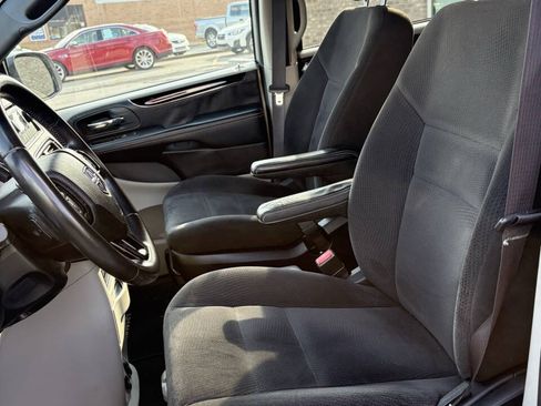 Used 2016 Dodge Grand Caravan SE FWD image 6