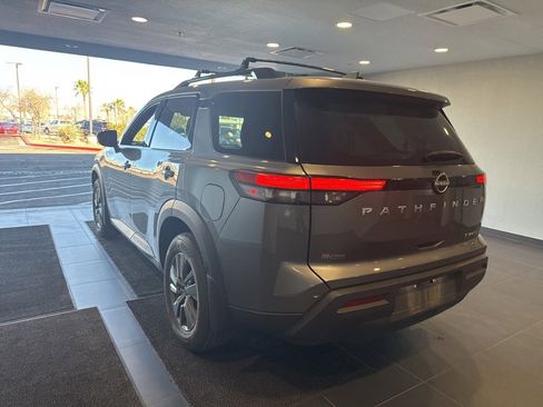 Used 2024 Nissan Pathfinder SV image 11