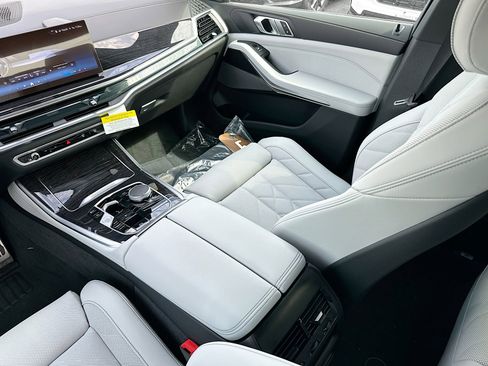 New 2026 BMW X5 sDrive40i w/ M Sport Package image 18