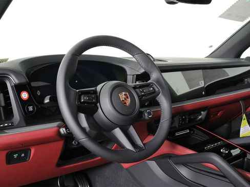 New 2026 Porsche Cayenne S image 4