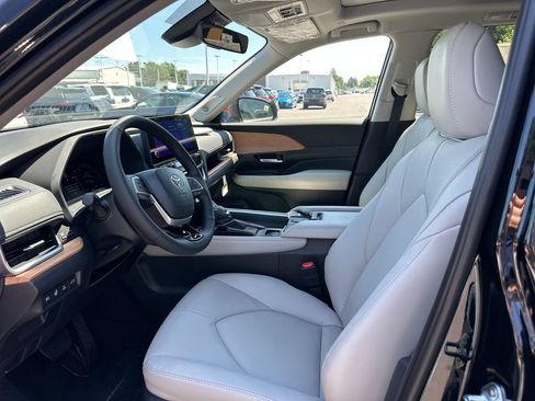 Used 2026 Toyota Grand Highlander AWD Hybrid image 9