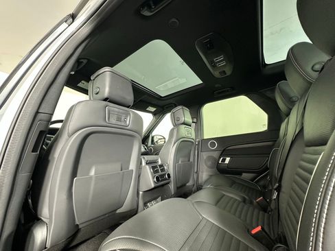 Used 2023 Land Rover Discovery Metropolitan Edition image 23