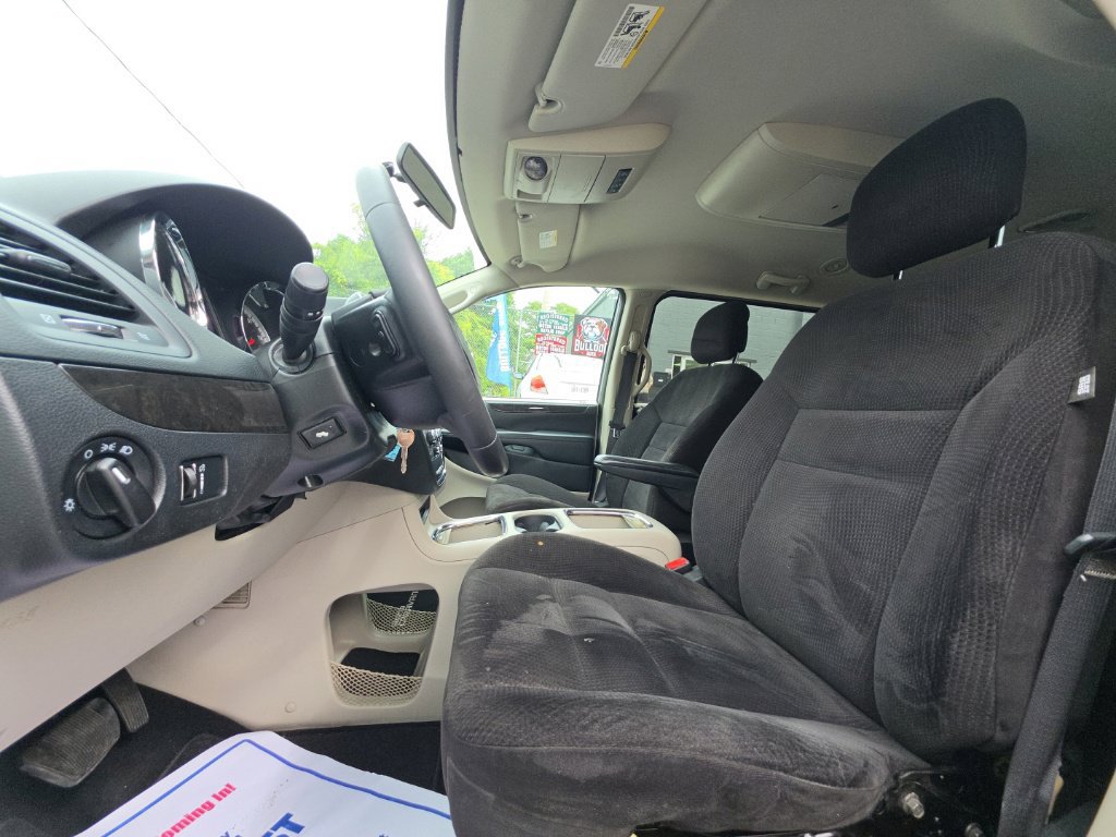 Used 2014 Dodge Grand Caravan SXT w/ Rear Park Assist Package FWD image 11
