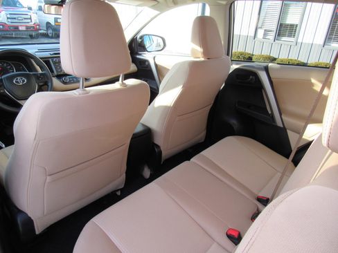 Used 2013 Toyota RAV4 XLE image 27
