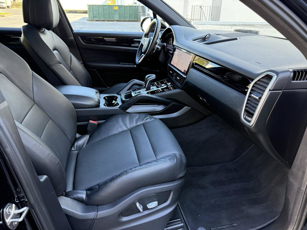 Used 2020 Porsche Cayenne AWD/4WD image 23