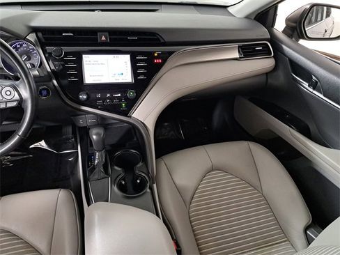 Used 2019 Toyota Camry SE w/ Convenience Package image 17