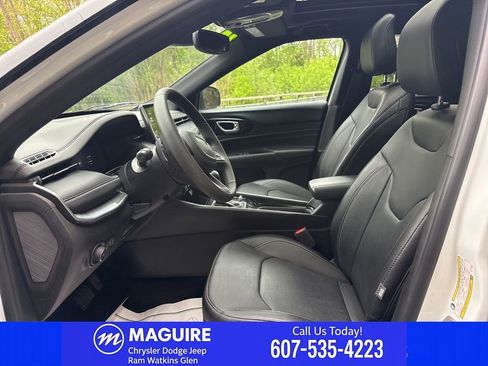 Used 2024 Jeep Compass Limited w/ High Altitude Package AWD/4WD image 17