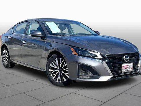 Certified 2023 Nissan Altima 2.5 SV image 3