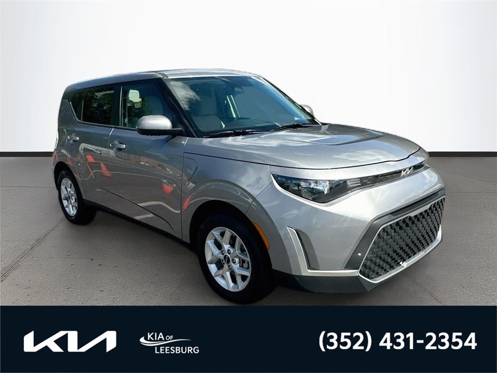 Used 2025 Kia Soul LX w/ LX Technology Package FWD image 1