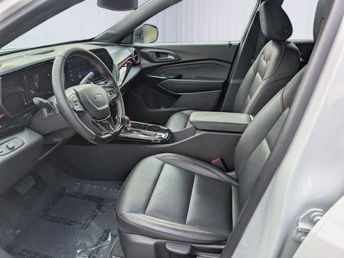 Used 2025 Chevrolet Trax RS w/ Driver Confidence Package FWD image 15