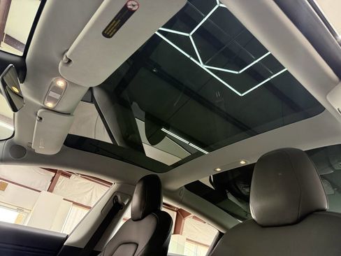 Used 2018 Tesla Model 3 Long Range image 28