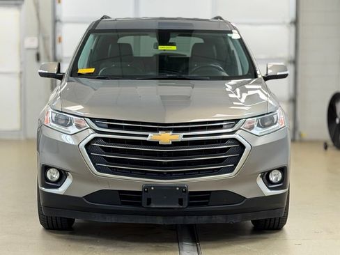 Used 2019 Chevrolet Traverse LT w/ LT Premium Package FWD image 2