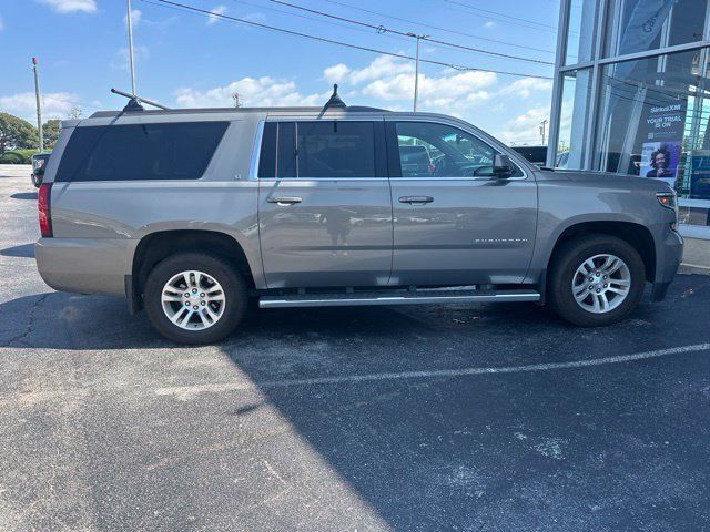 Used 2018 Chevrolet Suburban LT w/ Luxury Package AWD/4WD image 9
