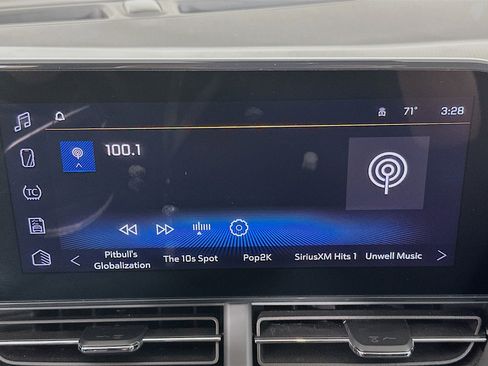 Used 2025 Chevrolet Trax LT w/ LT Convenience Package image 19