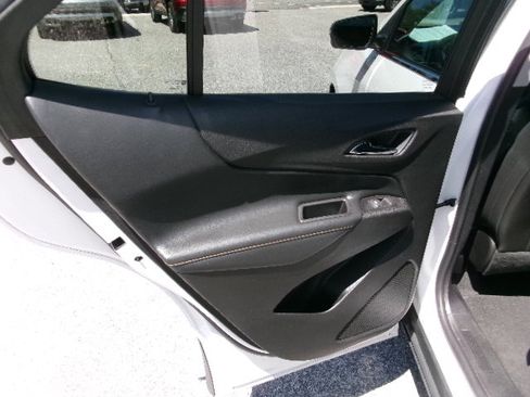 Used 2018 Chevrolet Equinox Premier image 19