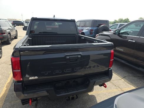 Used 2025 Toyota Tacoma TRD Off-Road AWD/4WD image 5