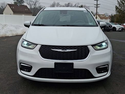 Used 2023 Chrysler Pacifica Touring-L image 2