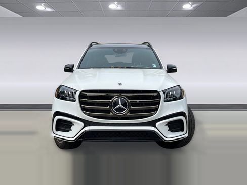 Used 2025 Mercedes-Benz GLS 450 4MATIC image 4