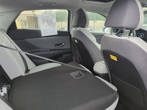 Certified 2025 Hyundai Elantra Limited FWD image 20
